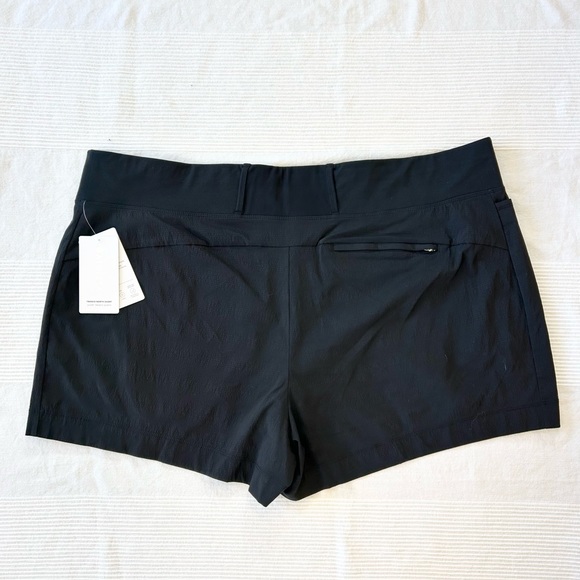 NWT Athleta Trekkie North Short in Black - Picture 5 of 15